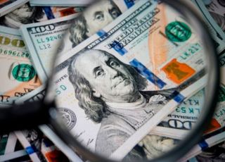Dólar sobe e Bolsa cai com ação contra Bolsonaro e tarifaço de Trump