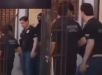 Delegado é flagrado usando calcinha fio dental durante operação e viraliza. VEJA VÍDEO