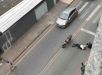 EU A MATARIA! Pai parte para cima de motociclista após filho ser atropelado na faixa. VEJA VÍDEO