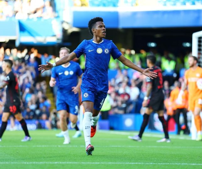 Estêvão marca em estreia pelo Chelsea