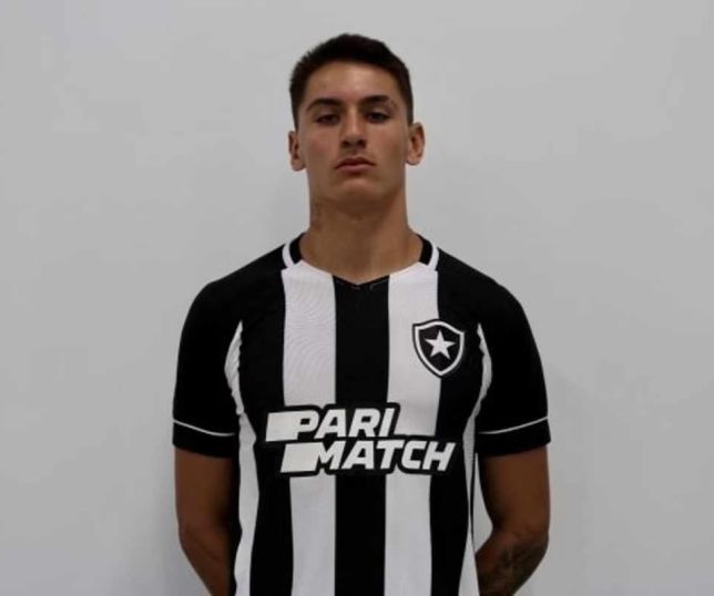 Ex-Botafogo atropela 4, mata 1, tenta tirar arma de PM e é preso