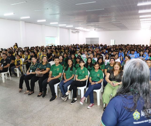 Rede estadual de ensino bate recorde em Manacapuru e aprova 108 projetos no Programa Ciência na Escola em 2025