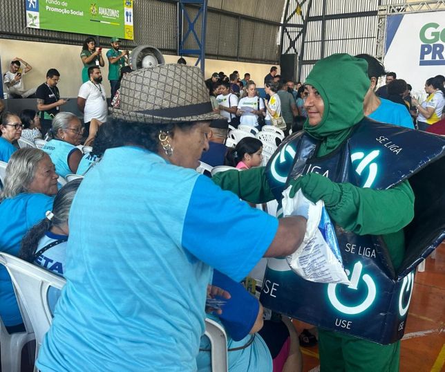 Governo Presente: FVS-RCP realiza testagem rápida para IST, distribuição de preservativos e orienta sobre saúde sexual
