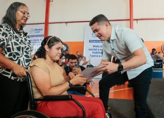 Prefeito David almeida consolida maior programa de regularização fundiária da história de Manaus e entrega 300 títulos definitivos na Cidade do Leste
