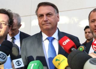 Bolsonaro deixa prisão domiciliar para ir ao hospital em Brasília
