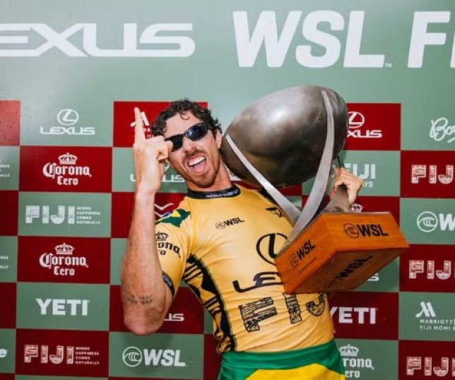 Yago Dora vence Griffin e é campeão mundial da WSL pela 1ª vez