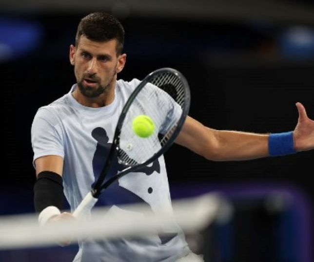 Chamado de traidor, Djokovic deixa a Sérvia para morar na Grécia