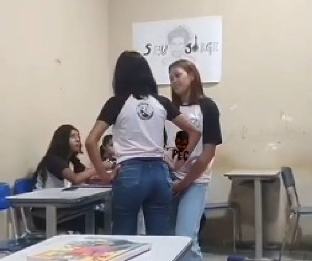 Discussão entre duas alunas termina em briga generalizada dentro de sala de aula. VEJA VÍDEO