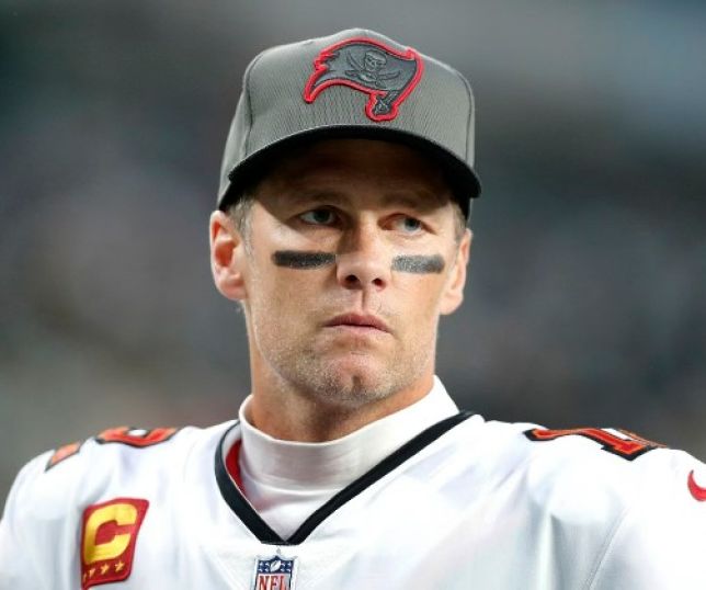 Tom Brady sai da aposentadoria e volta aos gramados em 2026. Entenda