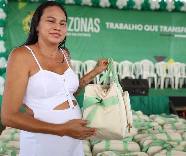 Governador Wilson Lima faz entregas para o setor primário e social em Urucurituba