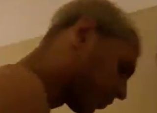 Mulher invade motel, pega marido com ex-candidato a vereador e expõe tudo nas redes. VEJA VÍDEO