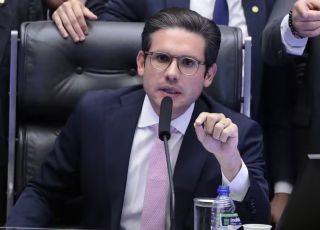 Bolsonaristas dizem ter acordo com Motta para votar PEC que blinda parlamentares nesta terça (16)