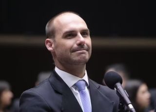Bolsonaristas levam a Motta proposta para salvar mandato de Eduardo nos EUA