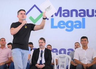 Prefeito David Almeida realiza entrega histórica no Morro da Liberdade e gestão ultrapassa marca de 12 mil registros de imóveis entregues