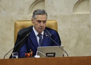 'Não existe caça às bruxas ou perseguições políticas', diz Barroso sobre julgamento de Bolsonaro