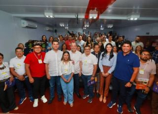 Assistência social como política de estado, defende Omar Aziz em encontro com secretários municipais do Amazonas