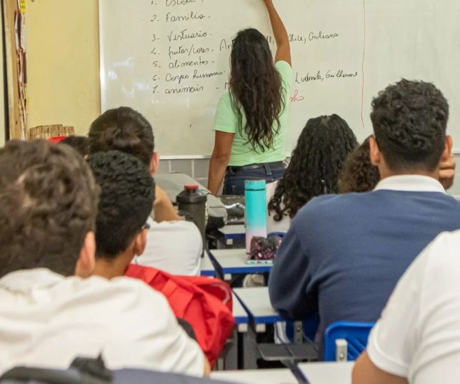 Professores do Amazonas podem concorrer a bolsas gratuitas para curso de IA   