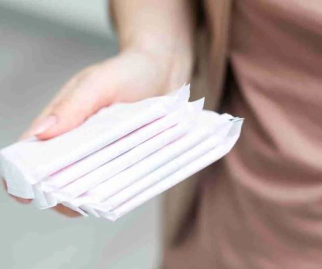 Saiba como conseguir autorização para retirar absorventes gratuitos