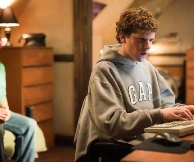 Como o filme 'A Rede Social', sobre nascimento do Facebook, 'profetizou' problemas com tecnologia há 15 anos