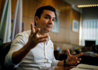 Após ser suspenso, Sabino troca farpas com Caiado e diz que permanência no União Brasil 'ficou insustentável'
