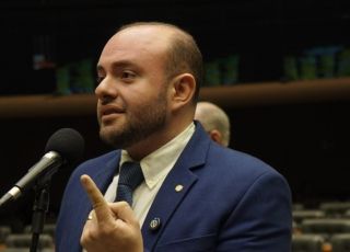 Senado aprova projeto de Fausto Jr que revoga leis antigas da Previdência Social 