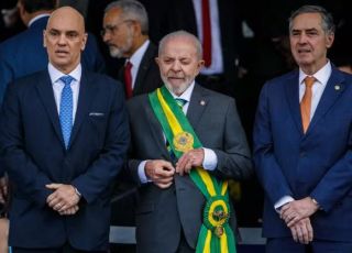 Lula sinaliza a ministros do STF que fará escolha sem pressa e ouve pedido por nome de peso para vaga de Barroso