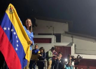 Lula deve dizer a Maduro que é hora de ir embora, diz Nobel da Paz