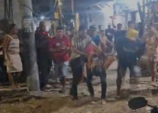 IMAGENS FORTES! Homem é capturado e agredido após ser apontado como suspeito de matar criança na invasão da Cosanpa, em Belém. VEJA VÍDEO