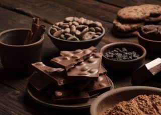 Muito tempo sentado? Substância do chocolate pode proteger as artérias