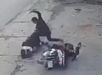 IMAGENS FORTES! Homem tomado pelo ciúme esfaqueia mulher de 40 anos. VEJA VÍDEO