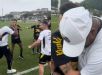 Neymar se vinga de funcionário do Santos que acertou bolada em Mavie