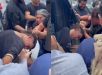 Familiares do motorista de aplicativo assaltado e assassinado atacam suspeito preso na frente a Delegacia de Homicídios e Sequestros. VEJA VÍDEOS