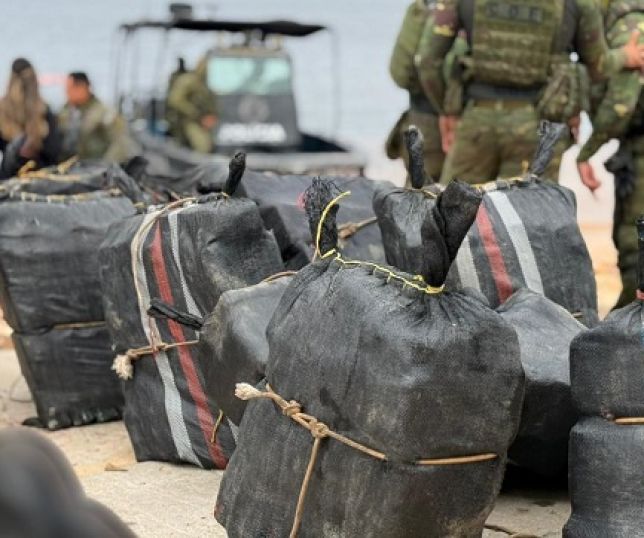 DRCO em operação conjunta com a Polícia Militar apreende cerca de 700 quilos de cocaína no rio Solimões. VEJA VÍDEO