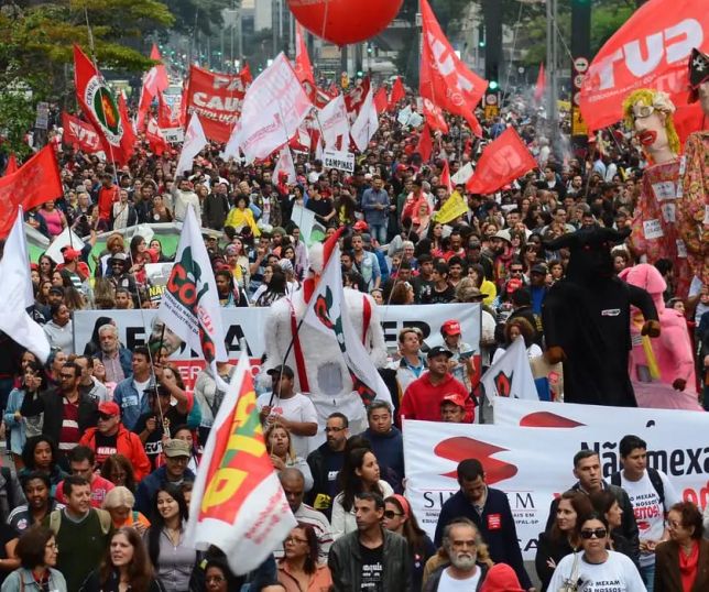 Isenção do IR é vitória dos trabalhadores, dizem centrais sindicais