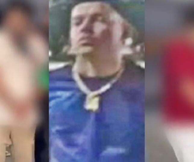 Delegacia de Homicídios prende dois homens que participaram da execução a tiros de detento do regime semiaberto em frente de tabacaria na Zona Centro-Oeste de Manaus. VEJA VÍDEO