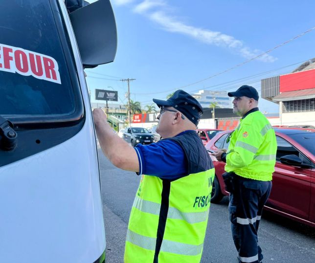 Prefeitura realiza fiscalização em transporte executivo para garantir segurança e qualidade do serviço