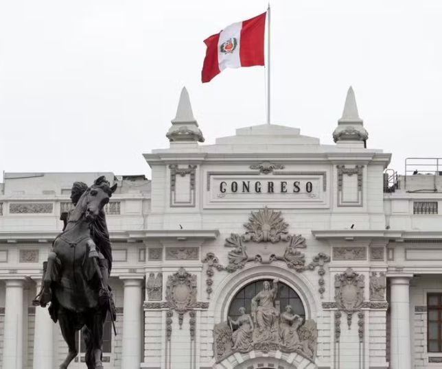 Congresso peruano declara presidente do México 'persona non grata' após asilo político a opositora