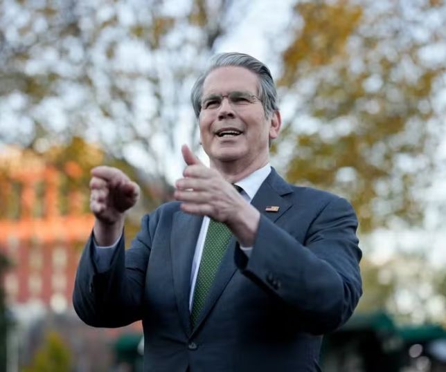 Tarifaço: Bessent diz que cheques de US$ 2 mil propostos por Trump exigem aprovação do Congresso