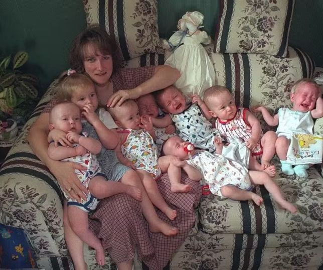 Primeiros sétuplos do mundo a sobreviver estão prestes a comemorar 28 anos; veja como estão