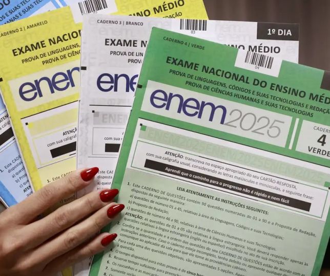 Anulação de 3 questões do Enem ocorre por 'precaução', diz ministro