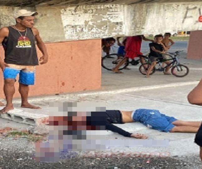 Pistoleiro executa homem a tiros em plena via pública no bairro da Alvorada, Zona Centro-Oeste de Manaus. VEJA VÍDEO