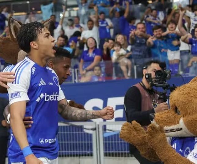 Cruzeiro faz 3 a 0 no Corinthians com brilho de Kaio Jorge e garante vaga direta na Libertadores