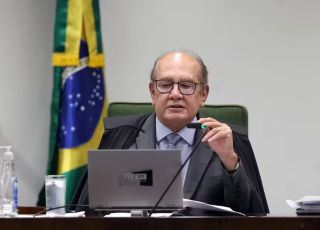 Gilmar Mendes afirma que STF não proibiu operações policiais e cobra de Castro plano de recuperação de territórios