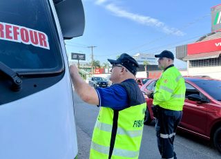 Prefeitura realiza fiscalização em transporte executivo para garantir segurança e qualidade do serviço