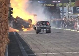 Piloto sai andando após sofrer grave acidente em prova de arrancada. VEJA VIDÉO