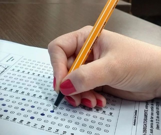 Concurso prevê 1 mil vagas e salário até R$ 12,2 mil; saiba onde