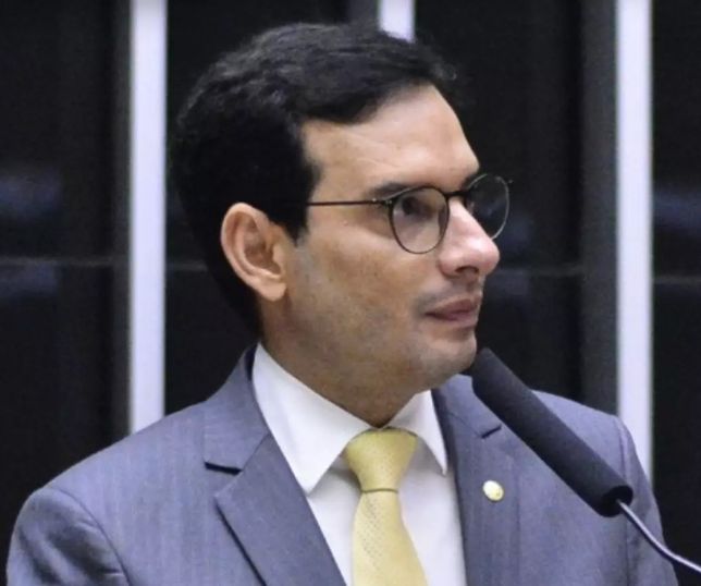 Relator de projeto de lei sobre fim da escala 6x1 apresenta texto que pode ser contraponto à PEC 