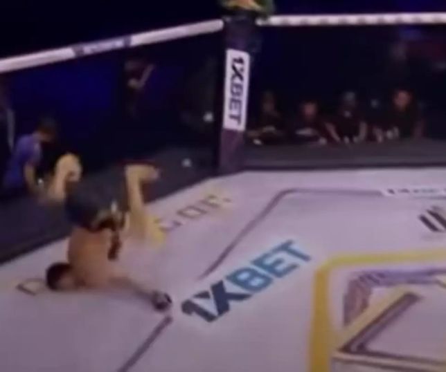 Lutador cai de cara no chão ao dar mortal para comemorar vitória. VEJA VÍDEO