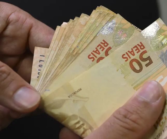 Segunda parcela do 13º salário deve ser paga até a próxima sexta-feira