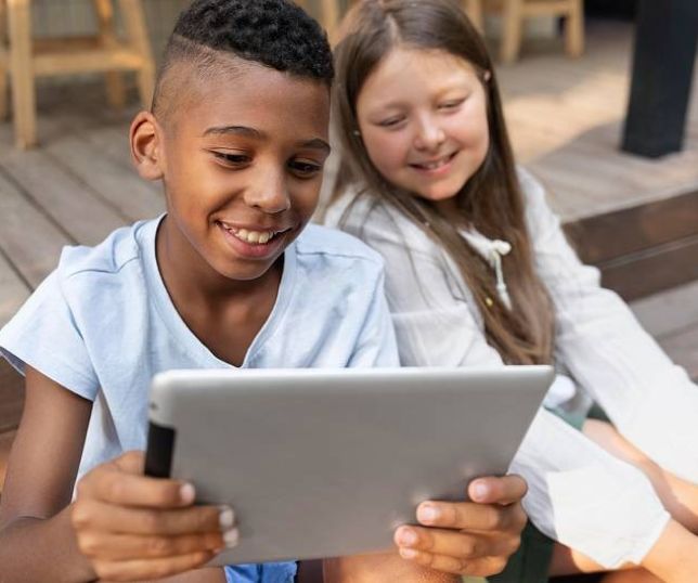 Brasileiros são finalistas de prêmio global por uso de IA na educação